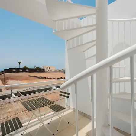 Menta Relaxing Corner In Front Of The Ocean