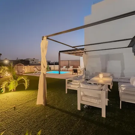 Menta Relaxing Corner In Front Of The Ocean Villa