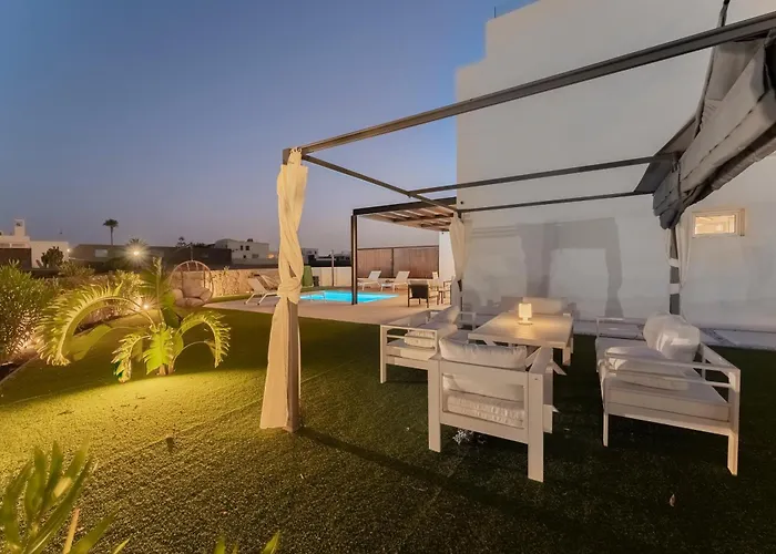 Menta Relaxing Corner In Front Of The Ocean Villa